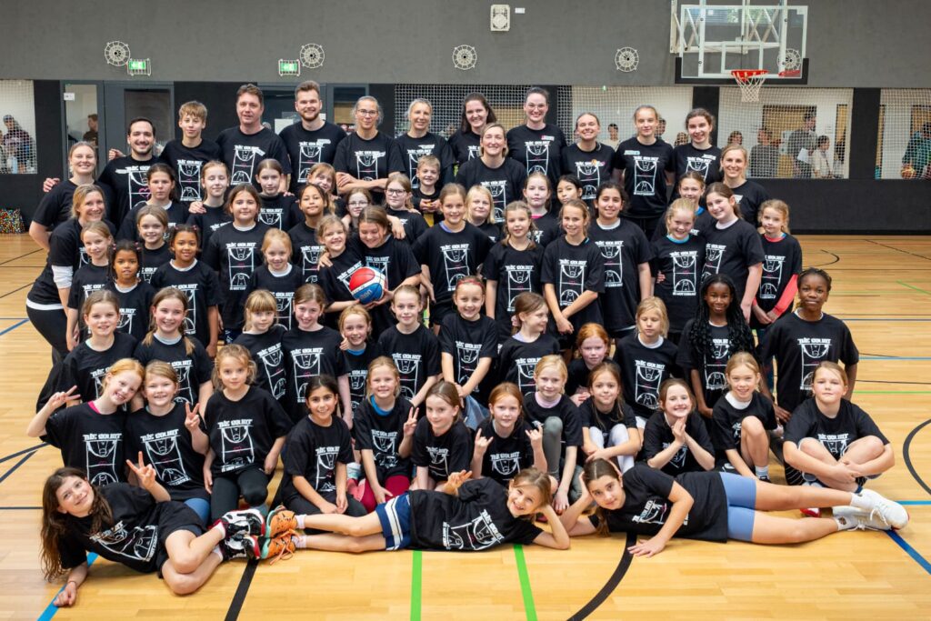 Gruppenfoto vom GirlsCamp des SC Grün-Weiß Paderborn